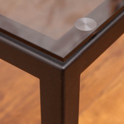 Угловой элемент журнальнального стола. Основание - черный метал, покрыт полимером, столешница - стекло